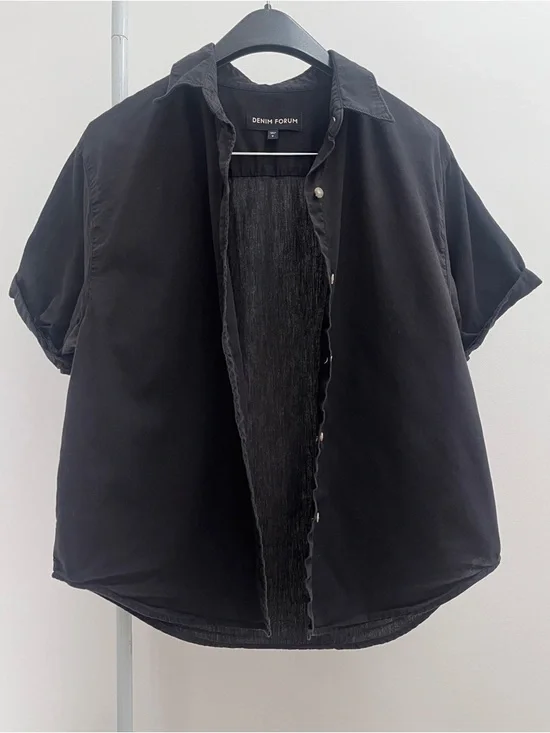Aritzia Denim Forum the Jane shirt S black short sleeve button up timeless - Picture 7 of 13